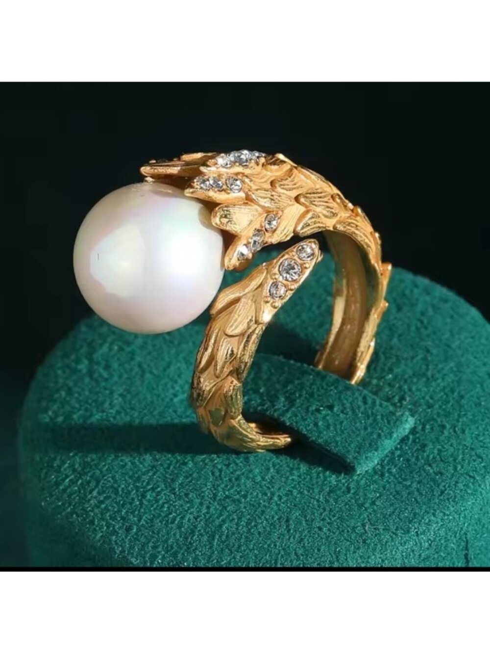 Antique Gold Leaf Band Fine Craftsmanship Crystals Ring